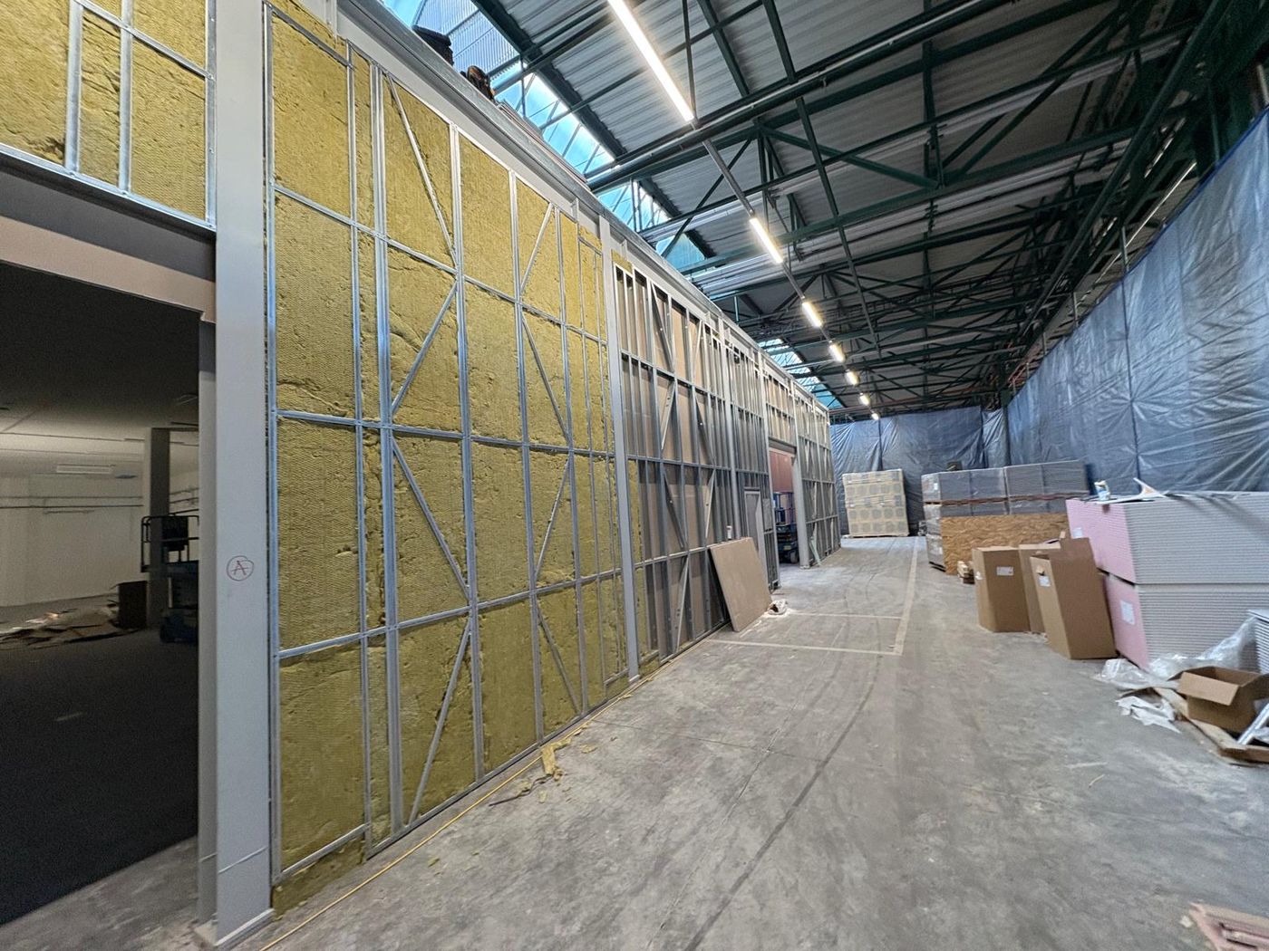 Tepelná izolace minerální vlnou na LGSF stěnách v pivovaru Radegast