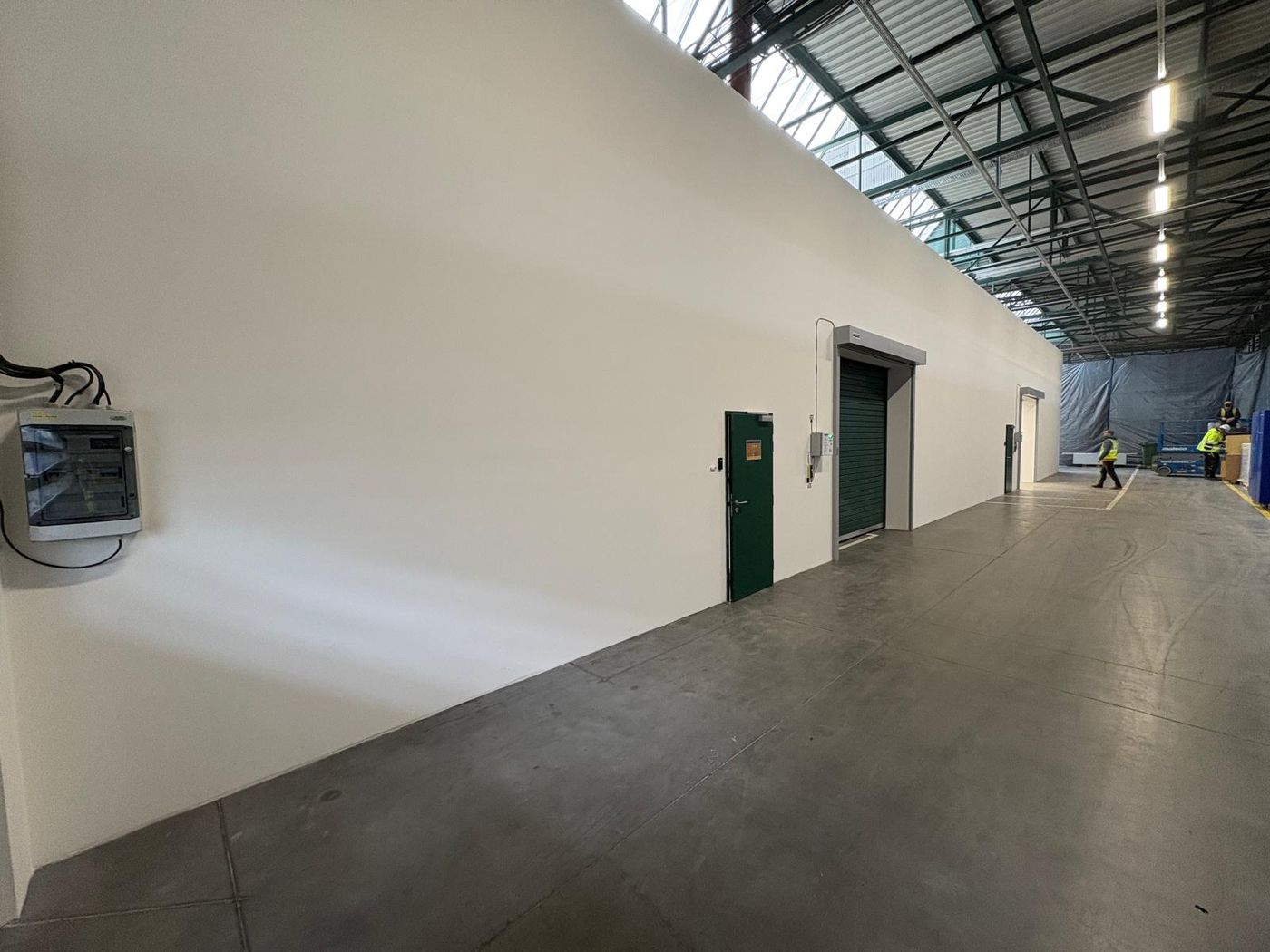 Dokončený interiér vestavby s elektroinstalací