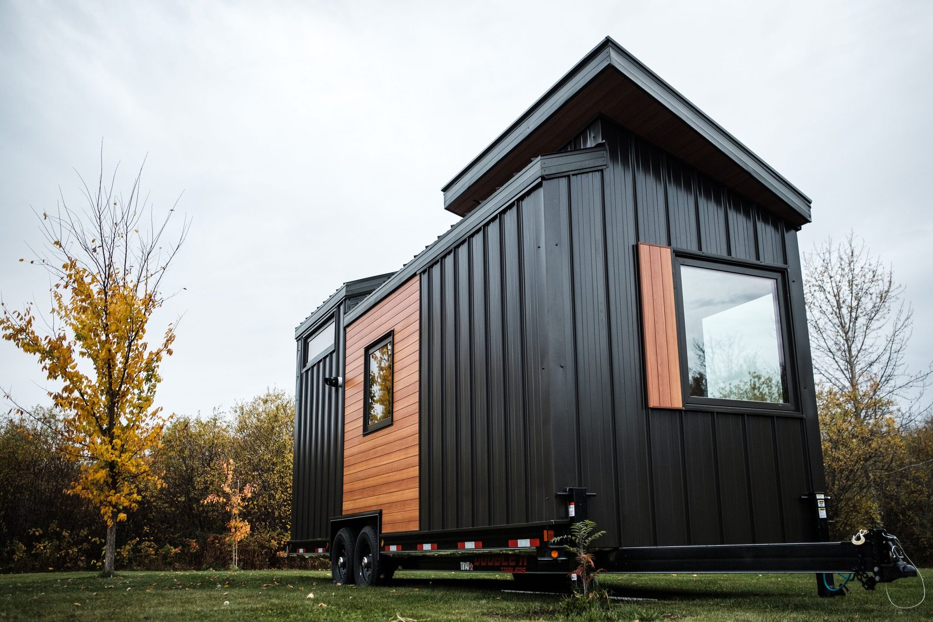 Tiny Homes z lehké oceli — moderní malý dům na podvozku